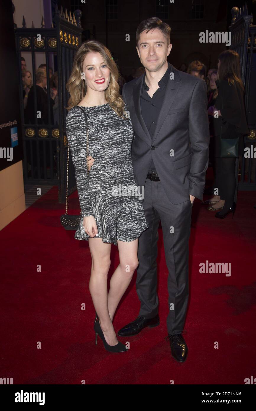 Ashley Hinshaw und Topher Grace nehmen an den BFI London Film Festival Awards im Banqueting House in London Teil. DRÜCKEN Sie VERBANDSFOTO. Bilddatum: Samstag, 17. Oktober 2015. Bildnachweis sollte lauten: Matt Crossick/PA Wire Stockfoto