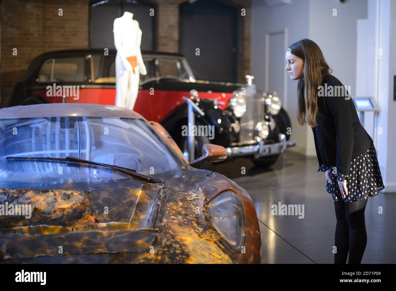Autos aus dem Film Spectre in der Bond in Motion Ausstellung im London Film Museum in Covent Garden, London. Stockfoto