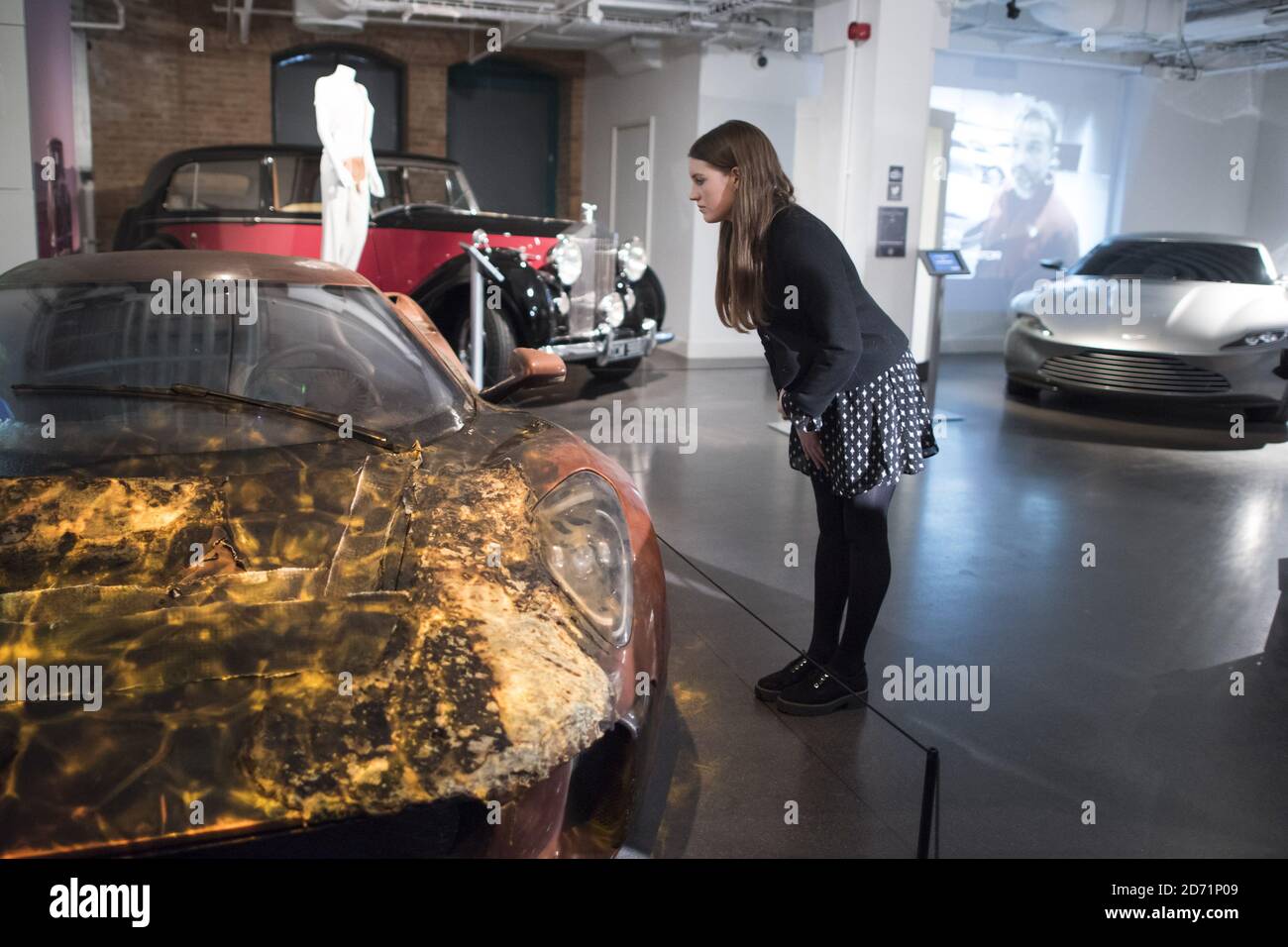 Autos aus dem Film Spectre in der Bond in Motion Ausstellung im London Film Museum in Covent Garden, London. Stockfoto