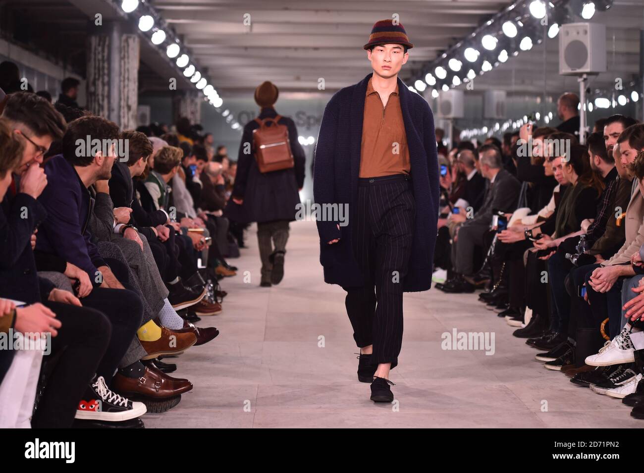 Models auf dem Laufsteg bei der Oliver Spencer Fashion Show, die im Rahmen der London Collections Men AW2016 im Victoria House, London, stattfand. Stockfoto