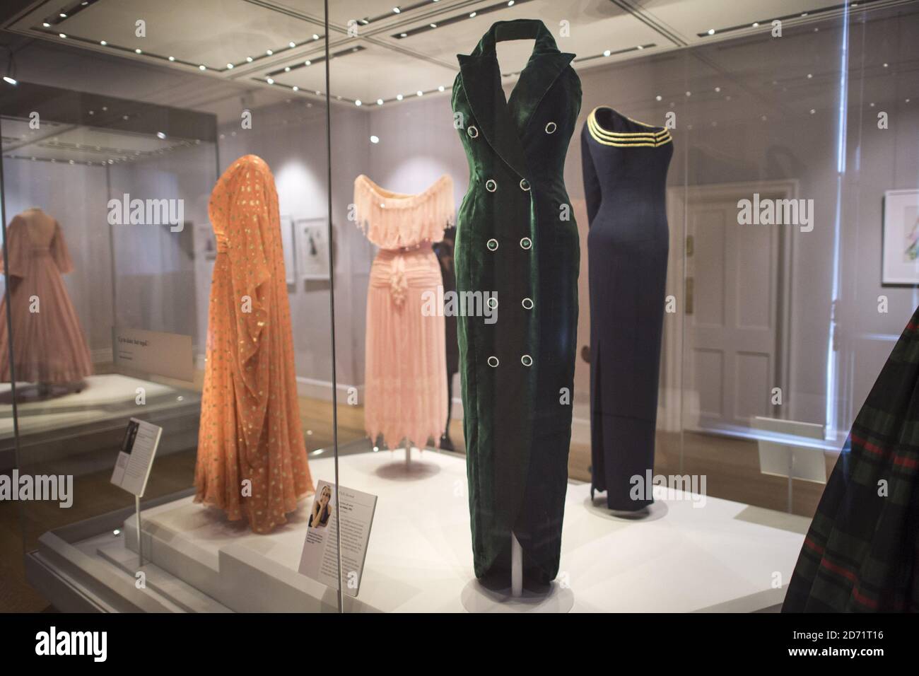 Catherine Walker Kleid Stockfotos Und Bilder Kaufen Alamy