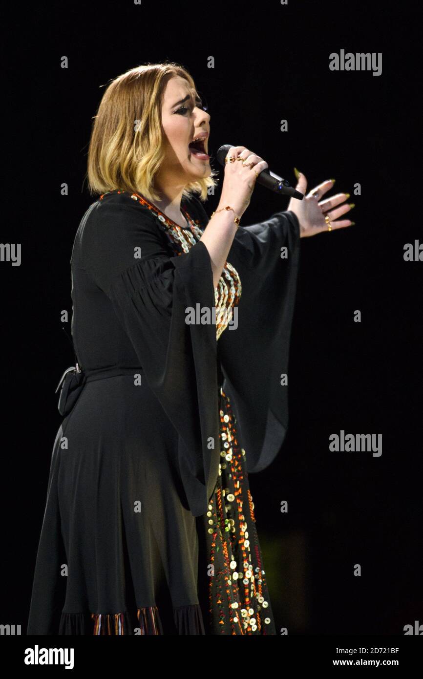 Adele auf der Pyramide Bühne auf dem Glastonbury Festival, würdig Farm in Somerset. Stockfoto