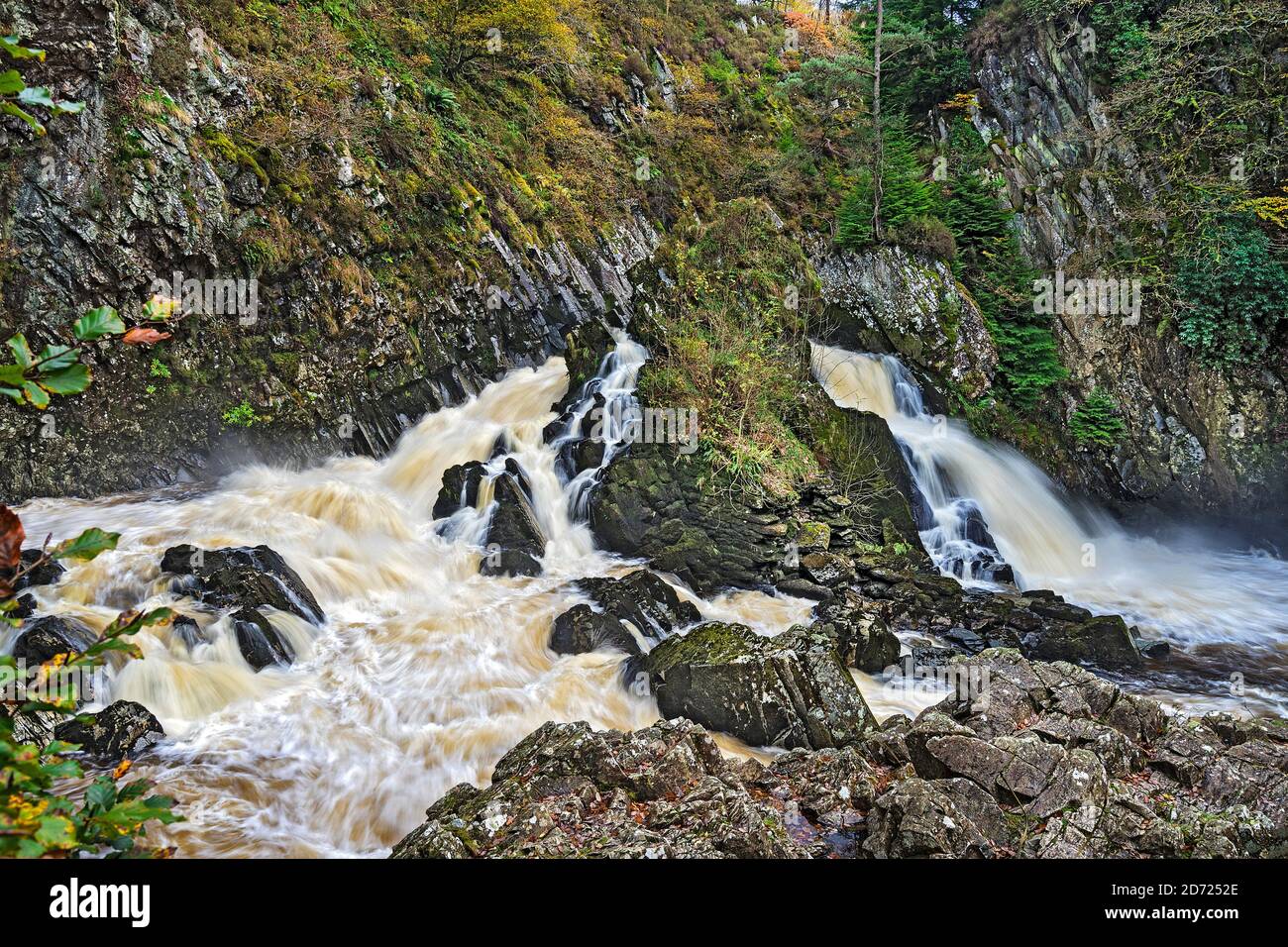 Conwy Falls zeigt beide Seiten auf dem Fluss (Afon) Conwy In der Nähe von Betws-y-Coed North Wales, Großbritannien, Oktober 2019 3531 Stockfoto