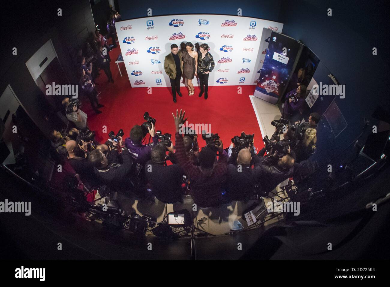 Dave Berry, Lilah Parsons und George Shelley über den Medienlauf während des Capital's Jingle Bell Ball mit Coca-Cola in der Londoner O2 Arena. Bilddatum: Samstag, 3. Dezember 2016. Bildnachweis sollte lauten: Matt Crossick/ EMPICS Entertainment. Stockfoto