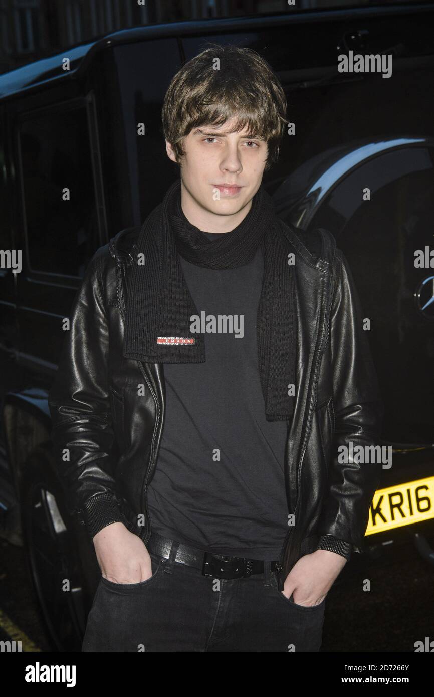 Jake Bugg im Bild aus und über während der London Fashion Week Menâ €™s AW17 bei 180 Strand, London. Bilddatum: Samstag, 7. Januar 2016. Bildnachweis sollte lauten: Matt Crossick/ EMPICS Entertainment. Stockfoto
