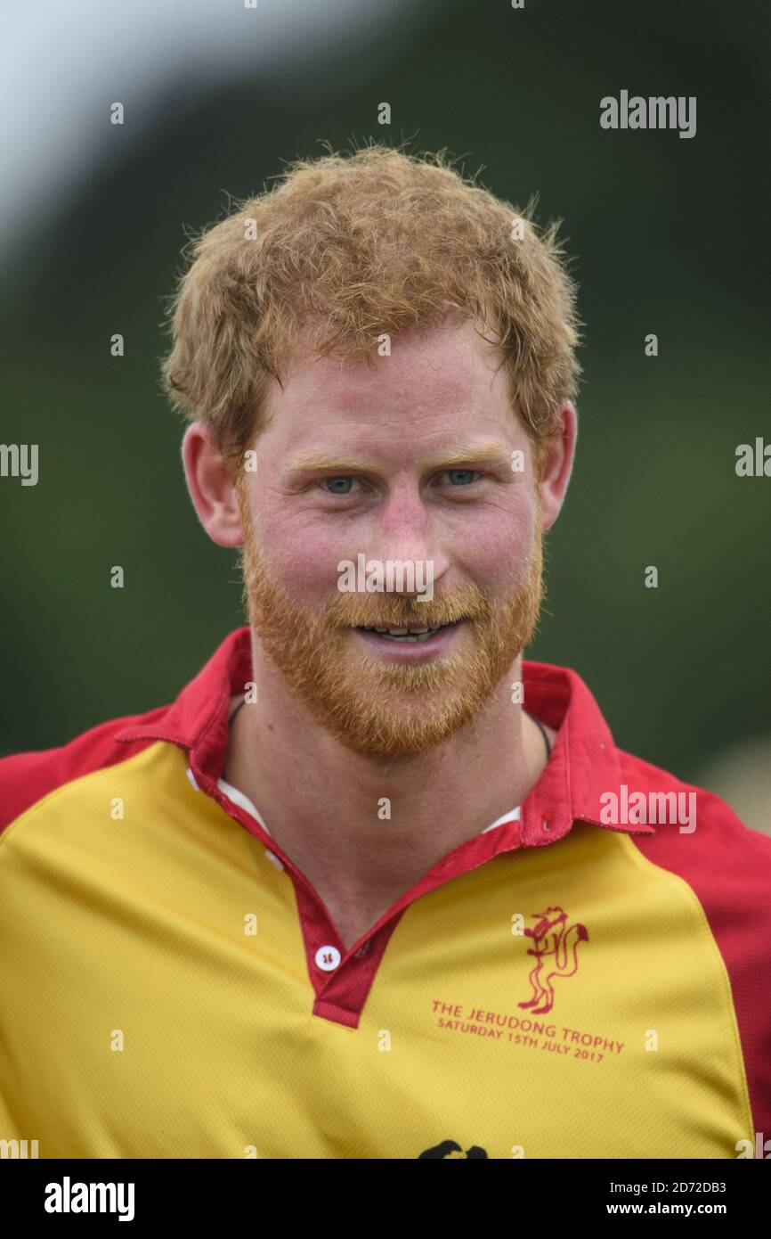 Prinz Harry stellte sich vor, als er beim Jerudong Trophy Polo Match im Cirencester Park Polo Club, Gloucestershire, spielte. Bilddatum: Samstag, 15. Juli 2017. Bildnachweis sollte lauten: Matt Crossick/ EMPICS Entertainment. Stockfoto