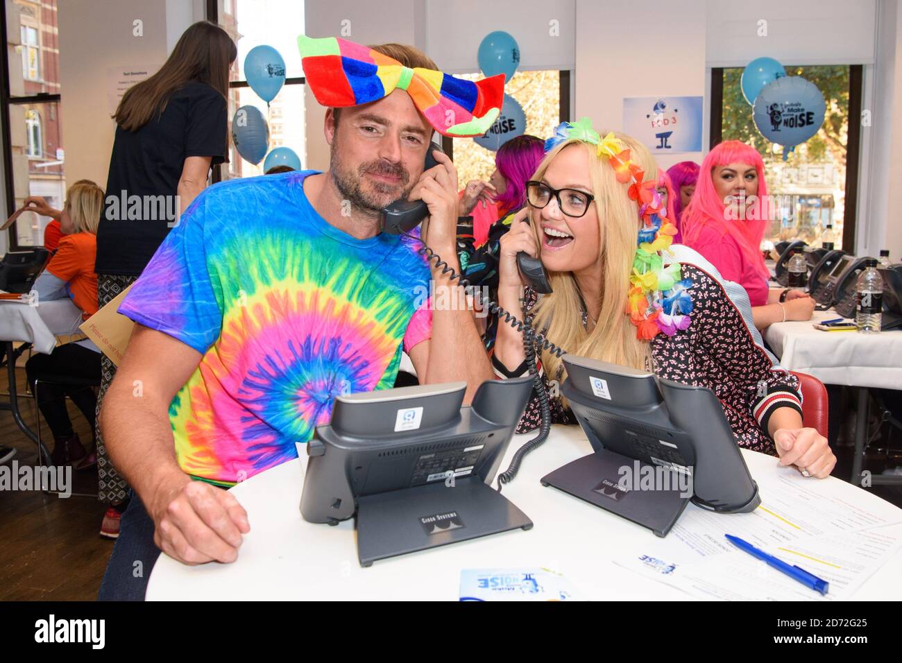 Jamie Theakston und Emma Bunton haben während des Make Some Noise Day 2017 von Global in ihren Studios am Leicester Square in London fotografiert. Die Veranstaltung hilft dabei, Geld für Global Make Some Noise zu sammeln, die von Global ins Werk gesetzt wurde, um benachteiligten Jugendlichen in ganz Großbritannien zu helfen. Bilddatum: Freitag, 6. Oktober 2017. Bildnachweis sollte lauten: Matt Crossick/ EMPICS Entertainment. Stockfoto