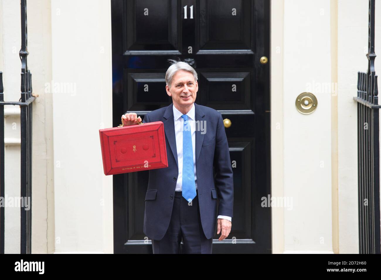 Schatzkanzler Philip Hammond verlässt die Downing Street Nr. 11, bevor er seine Haushaltsrede 2017 hält. Bilddatum: Mittwoch, 22. November 2017. Bildnachweis sollte lauten: Matt Crossick/ EMPICS Entertainment. Stockfoto