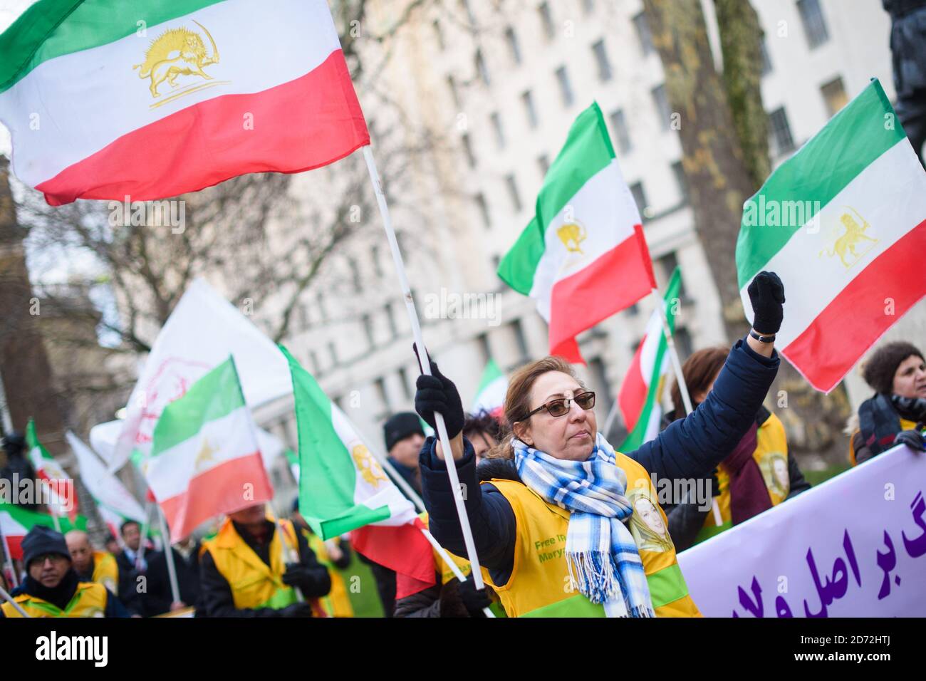 Mitglieder der anglo-iranischen Gemeinschaft veranstalten eine Kundgebung gegenüber der Downing Street in London, in Solidarität mit den landesweiten Anti-Regime-Protesten, die derzeit im Iran stattfinden. Die Demonstranten forderten die britische Regierung auf, die Kampagne für einen demokratischen Wandel im Iran zu unterstützen. Bilddatum: Donnerstag, 4. Januar 2018. Bildnachweis sollte lauten: Matt Crossick/ EMPICS Entertainment. Stockfoto