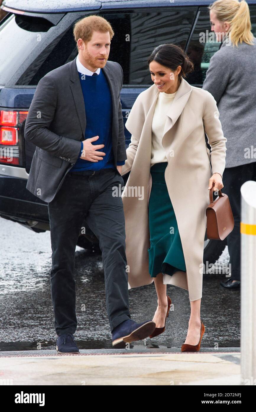 Prinz Harry und Meghan Markle kommen an der Titanic Belfast Attraction in Belfast, Nordirland, an. Bilddatum: Freitag, 23. März 2018. Bildnachweis sollte lauten: Matt Crossick/ EMPICS Entertainment. Stockfoto