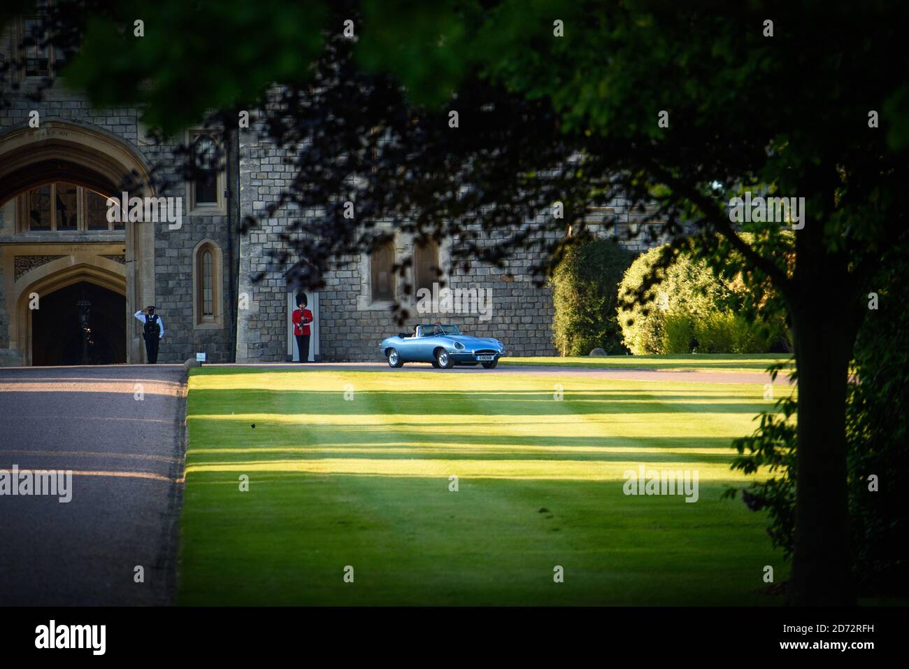 Prinz Harry und Meghan Markle, der neue Herzog und Herzogin von Sussex, verlassen Windsor nach der königlichen Hochzeit. Bilddatum: Samstag, 19. Mai 2018. Bildnachweis sollte lauten: Matt Crossick/ EMPICS Entertainment. Stockfoto