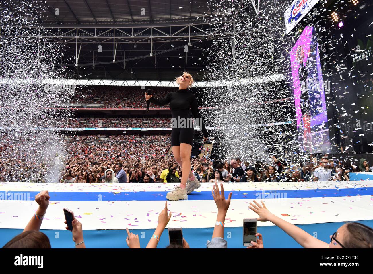 Raye beim Capital's Summertime Ball mit Vodafone im Wembley Stadium, London. ... Stockfoto