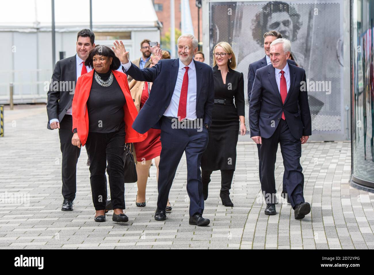 Jeremy Corbyn, mit Mitgliedern des Schattenkabinetts, darunter Diane Abbott, Richard Burgon, Emily Thornbury, Rebecca Long-Bailey, John McDonnell und Keir Starmer, kam während der Jahreskonferenz der Labour Party im Arena and Convention Center (ACC) in Liverpool zu seiner Rede. Bilddatum: Mittwoch, 26. September 2018. Bildnachweis sollte lauten: Matt Crossick/ EMPICS Entertainment. Stockfoto