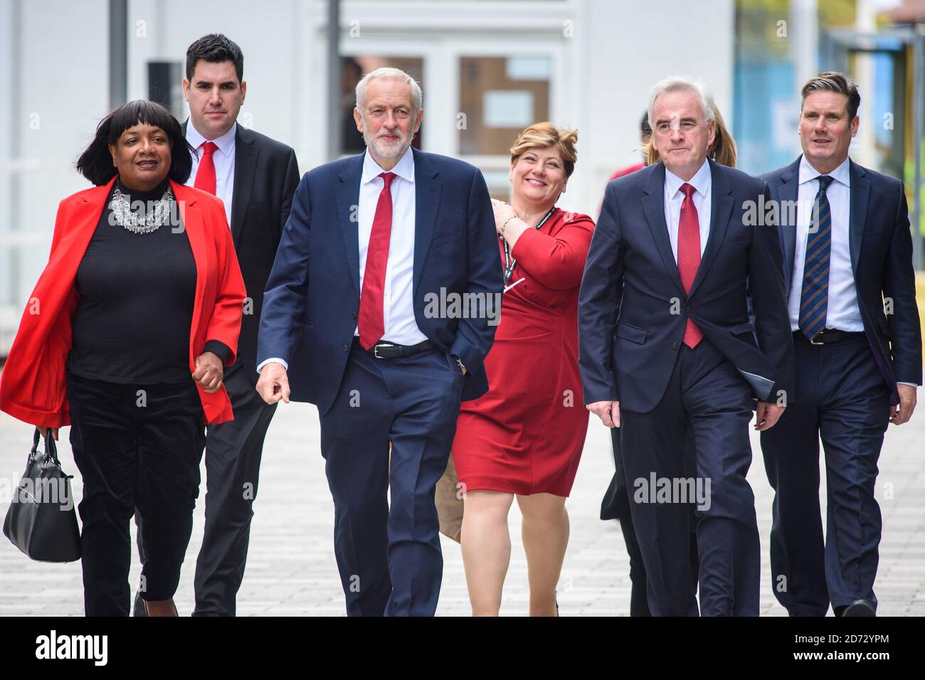 Jeremy Corbyn, mit Mitgliedern des Schattenkabinetts, darunter Diane Abbott, Richard Burgon, Emily Thornbury, Rebecca Long-Bailey, John McDonnell und Keir Starmer, kam während der Jahreskonferenz der Labour Party im Arena and Convention Center (ACC) in Liverpool zu seiner Rede. Bilddatum: Mittwoch, 26. September 2018. Bildnachweis sollte lauten: Matt Crossick/ EMPICS Entertainment. Stockfoto