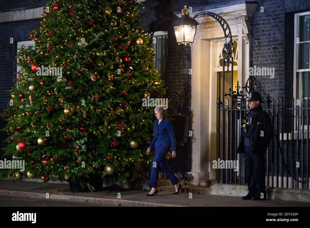 Premierministerin Theresa May gibt 10 in Downing Street, London, eine Erklärung ab, nachdem sie den Versuch der Tory-Abgeordneten überlebt hat, sie als Parteivorsitzende mit einem Misstrauensvotum zu verdrängen. Bilddatum: Mittwoch, 12. Dezember 2018. Bildnachweis sollte lauten: Matt Crossick/ EMPICS Entertainment. Stockfoto