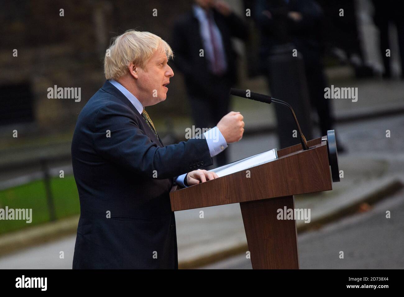 Premierminister Boris Johnson spricht in der Downing Street, London, zu den Medien, nachdem die Konservative Partei bei den Parlamentswahlen mit einer größeren Mehrheit an die Macht zurückkehrte. Boris Johnson Bilddatum: Freitag, 13. Dezember 2019. Bildnachweis sollte lauten: Matt Crossick/Empics Stockfoto