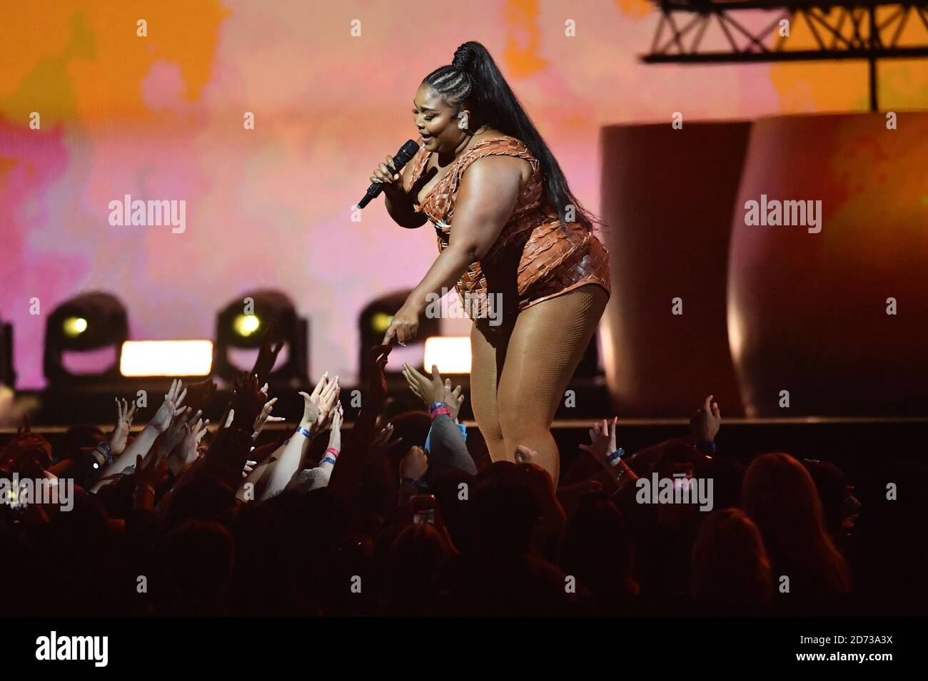 Lizzo auf der Bühne bei den Brit Awards 2020 in der O2 Arena, London Stockfoto
