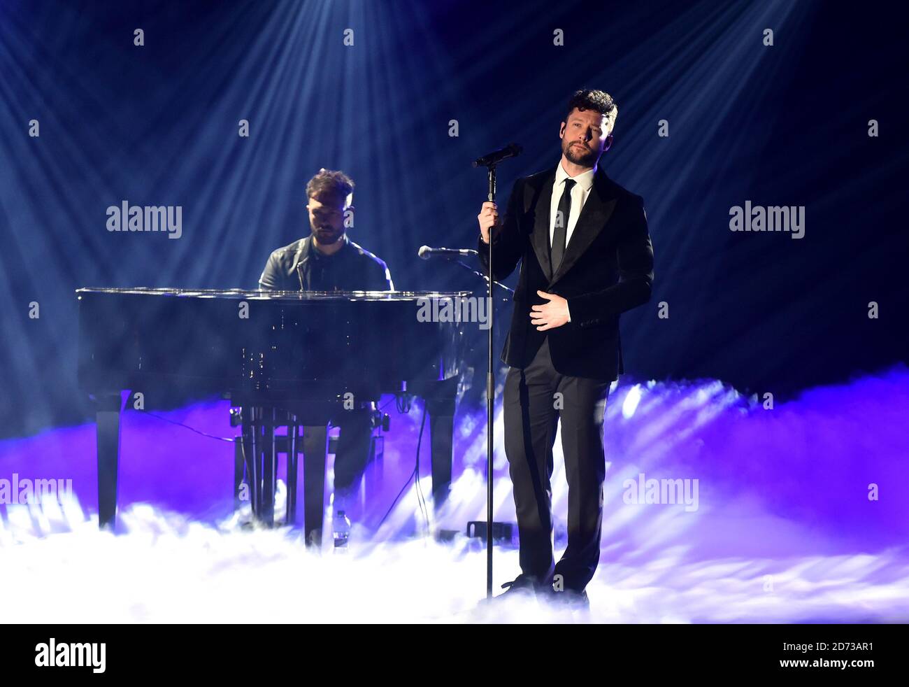 Calum Scott auf der Bühne während des WE Day UK Charity Event und Konzert in der SSE Arena, Arena Square, London. Bilddatum: Mittwoch, 3. März. Bildnachweis sollte lauten: Matt Crossick/Empics Stockfoto