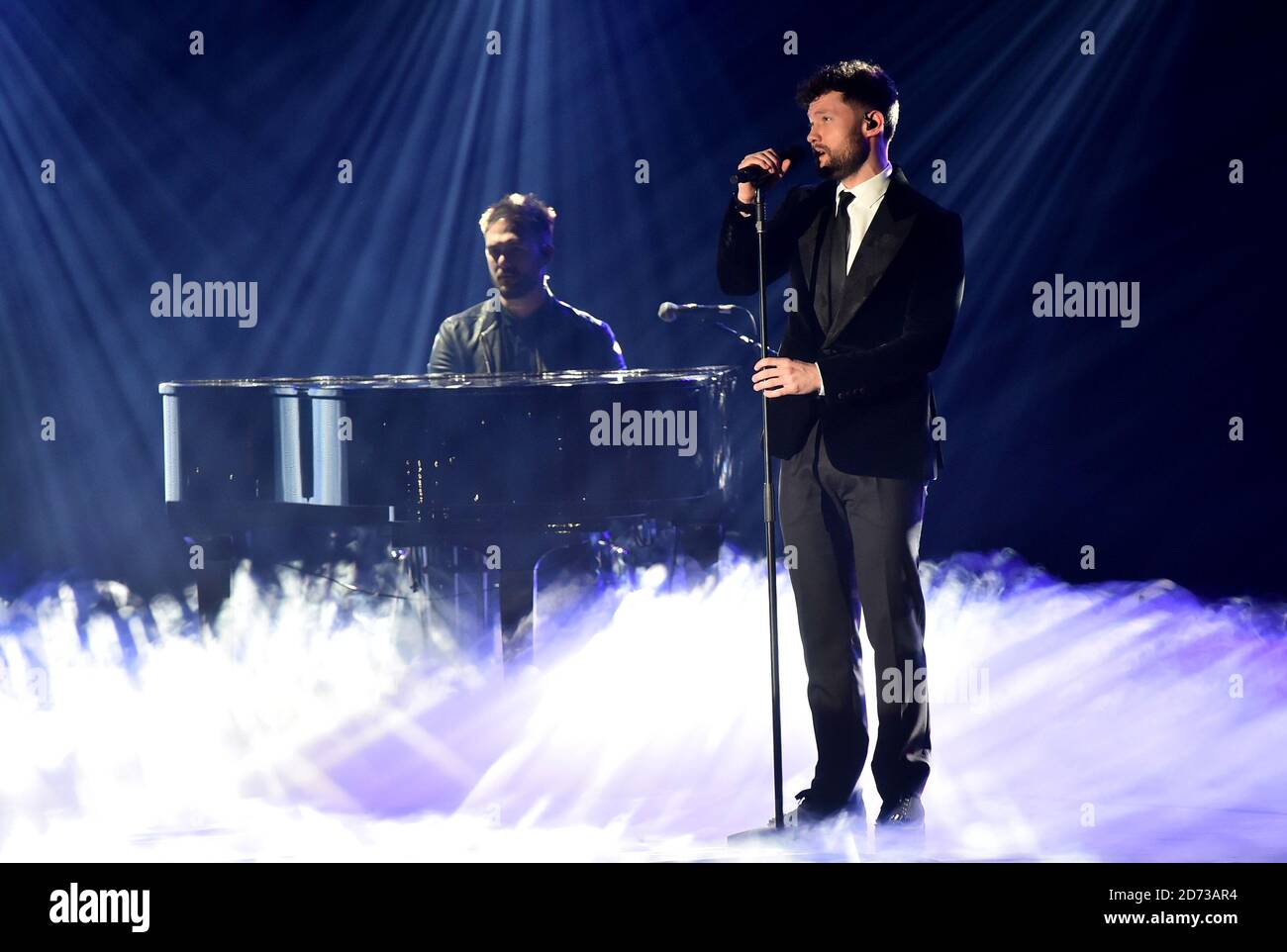 Calum Scott auf der Bühne während des WE Day UK Charity Event und Konzert in der SSE Arena, Arena Square, London. Bilddatum: Mittwoch, 3. März. Bildnachweis sollte lauten: Matt Crossick/Empics Stockfoto