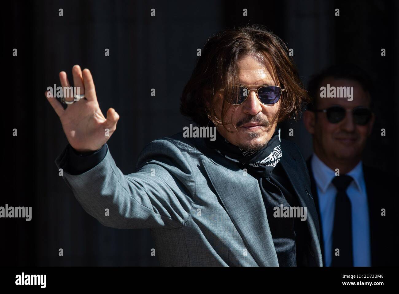 Schauspieler Johnny Depp kommt am High Court in London zu einer Anhörung in seinem Verleumdungsverfahren gegen die Verleger von The Sun und dessen Chefredakteur Dan Wootton an. Bilddatum: Dienstag, 28. Juli 2020. Bildnachweis sollte lauten: Matt Crossick/Empics Stockfoto