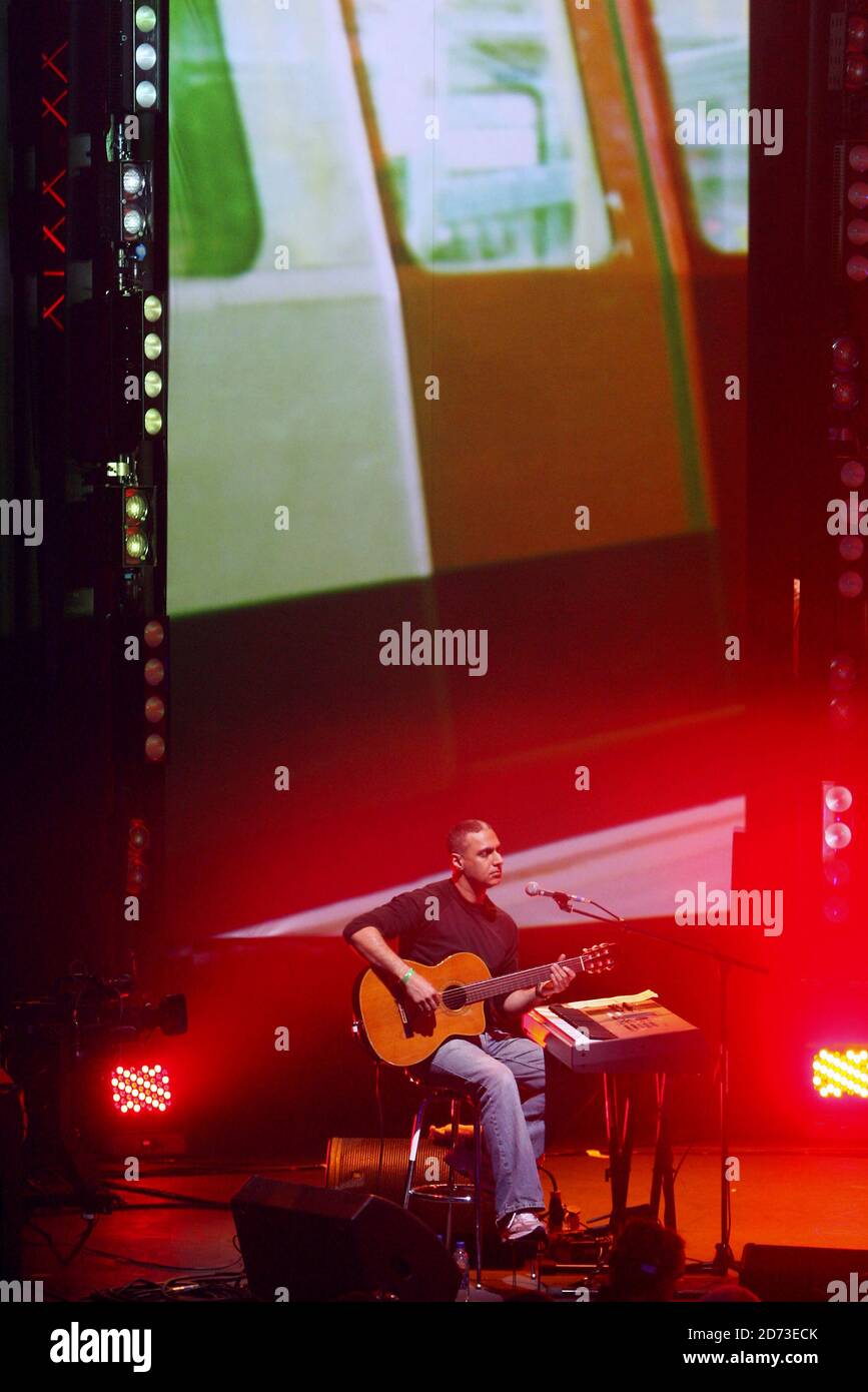 Nitin Sawhney tritt während der BBC Electric Proms im Roundhouse in Camden Town, London, auf. Stockfoto