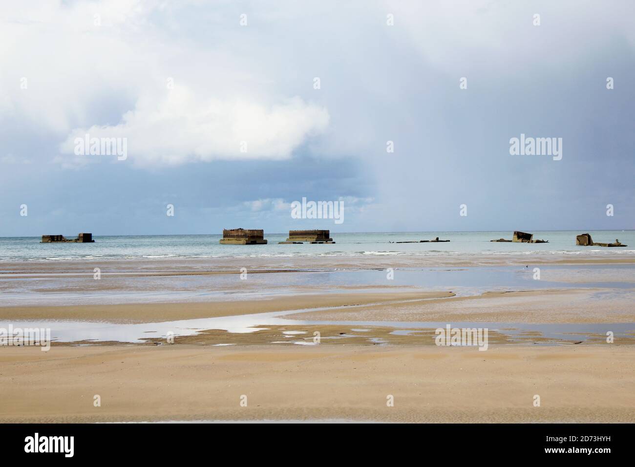 Strandruinen am Gold Beach, Frankreich, Normandie Stockfoto