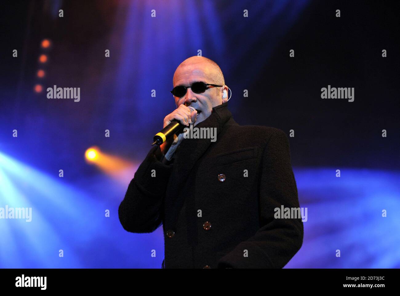 Phil Oakey von der Human League tritt am Vorabend des ersten Tages des Isle of Wight Festivals in Newport auf der Isle of Wight auf. Stockfoto