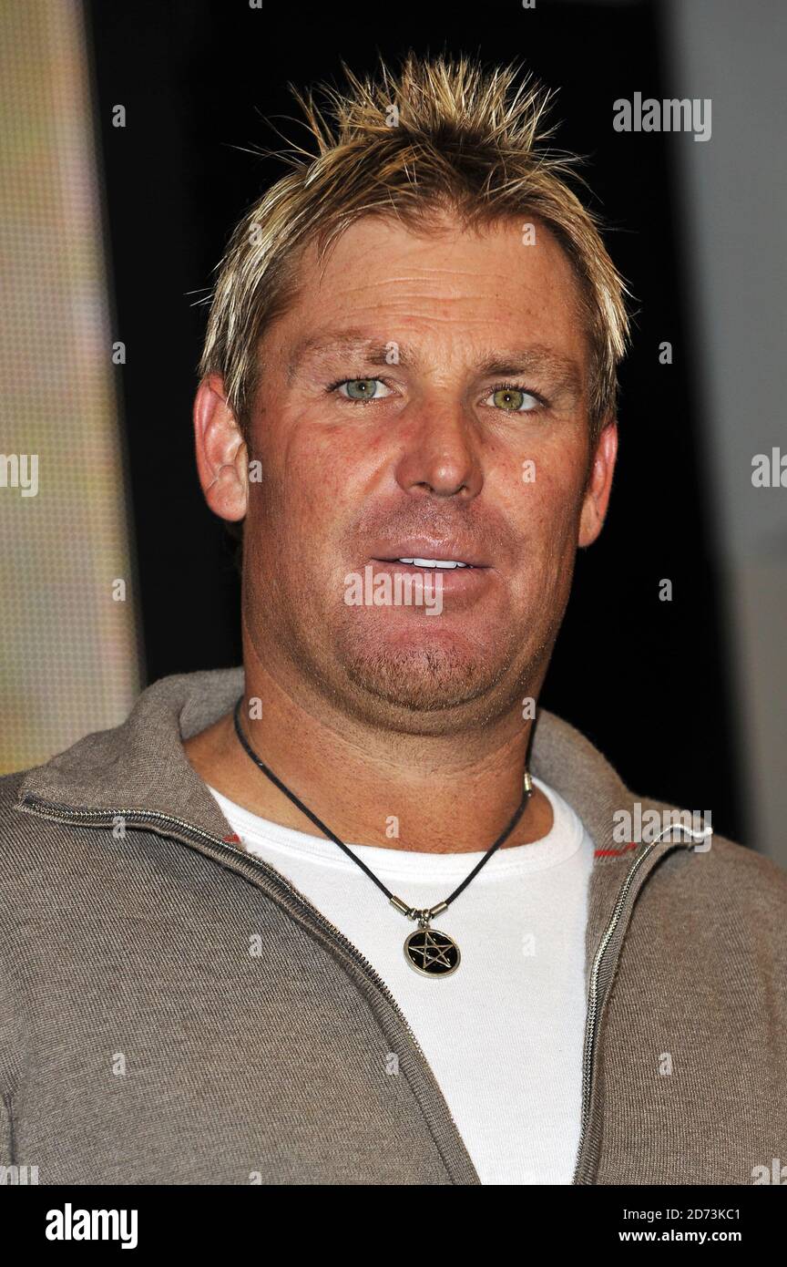 Shane Warne trifft Fans im HMV in Ocfort St, im Zentrum von London, um die Einführung des Ashes Cricket: 2009 Videospiels zu fördern. Stockfoto