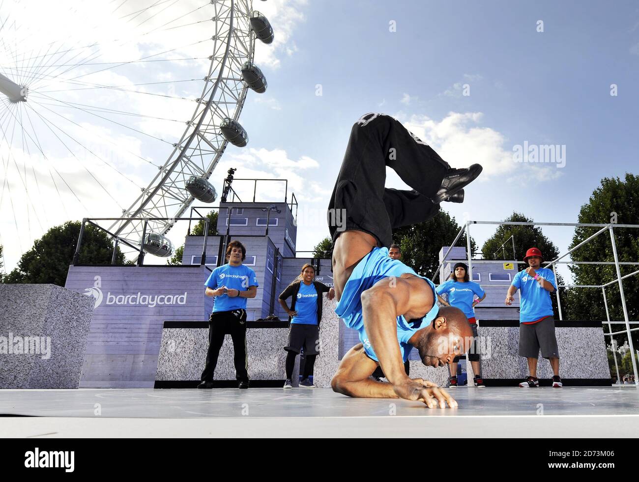 Free Runners treten auf der Barclaycard Free Running Stage beim South Bank Festival im Zentrum von London auf. Stockfoto