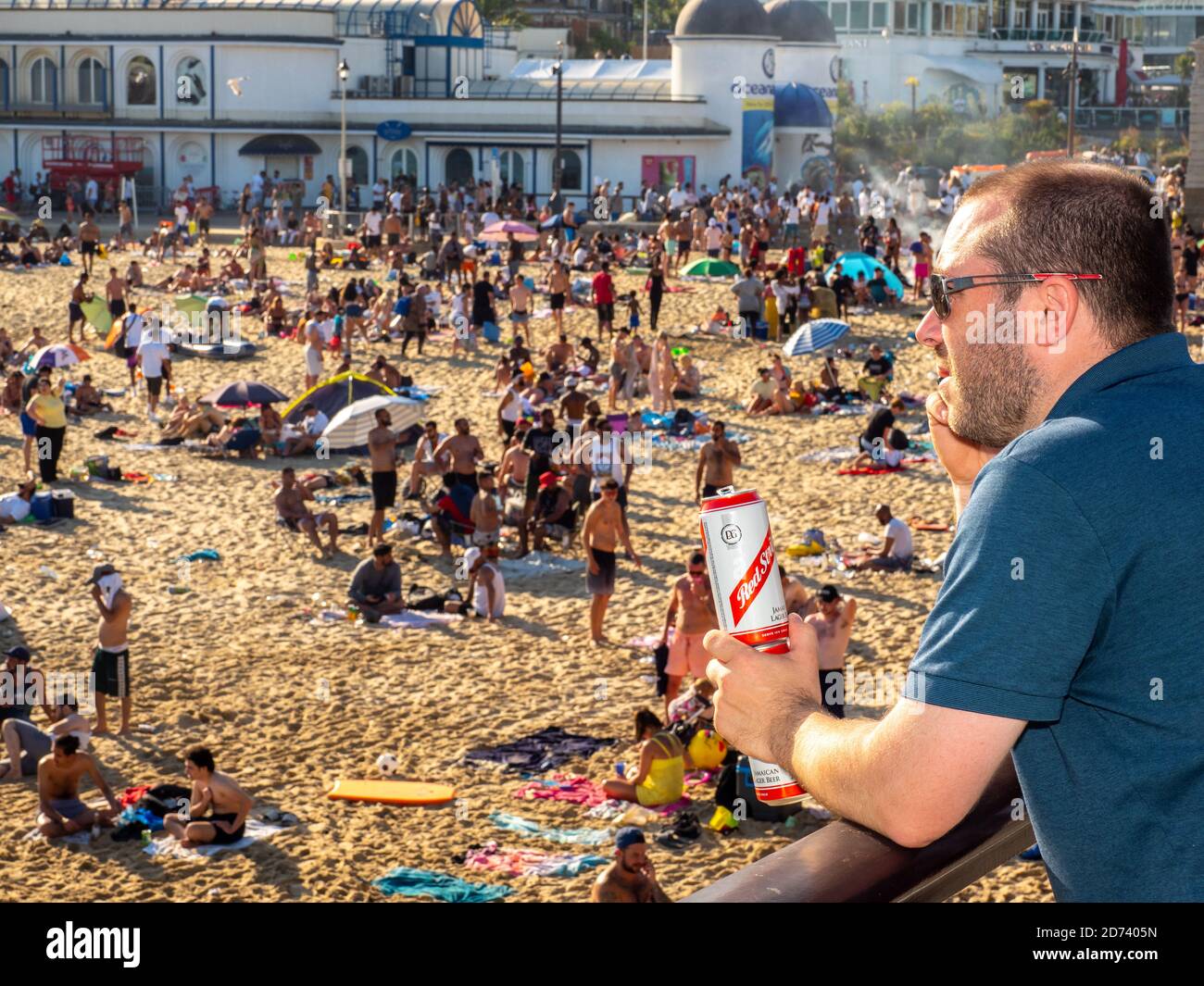 BOUREMOUTH, VEREINIGTES KÖNIGREICH - JUNI 25: Ein großer Vorfall wurde erklärt, nachdem Tausende von Menschen sich dem Rat widersetzten, sich fernzuhalten und nach Bournemouth abzusteigen Stockfoto