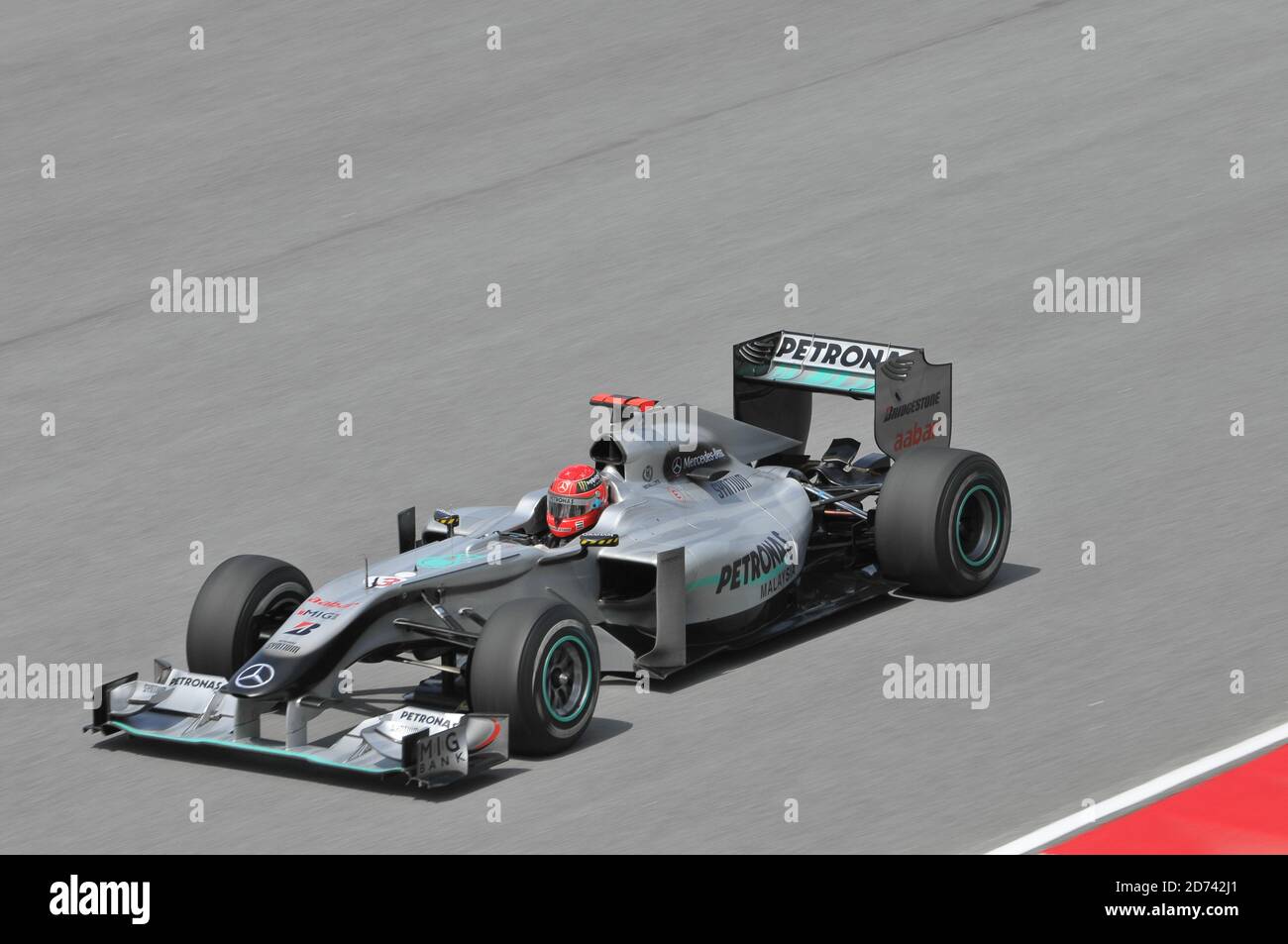 SEPANG, MALAYSIA - 2. APRIL : Mercedes Formel-1-Pilot Michael Schumacher aus Deutschland fährt beim ersten Training auf dem Sepang F1 Circu Stockfoto