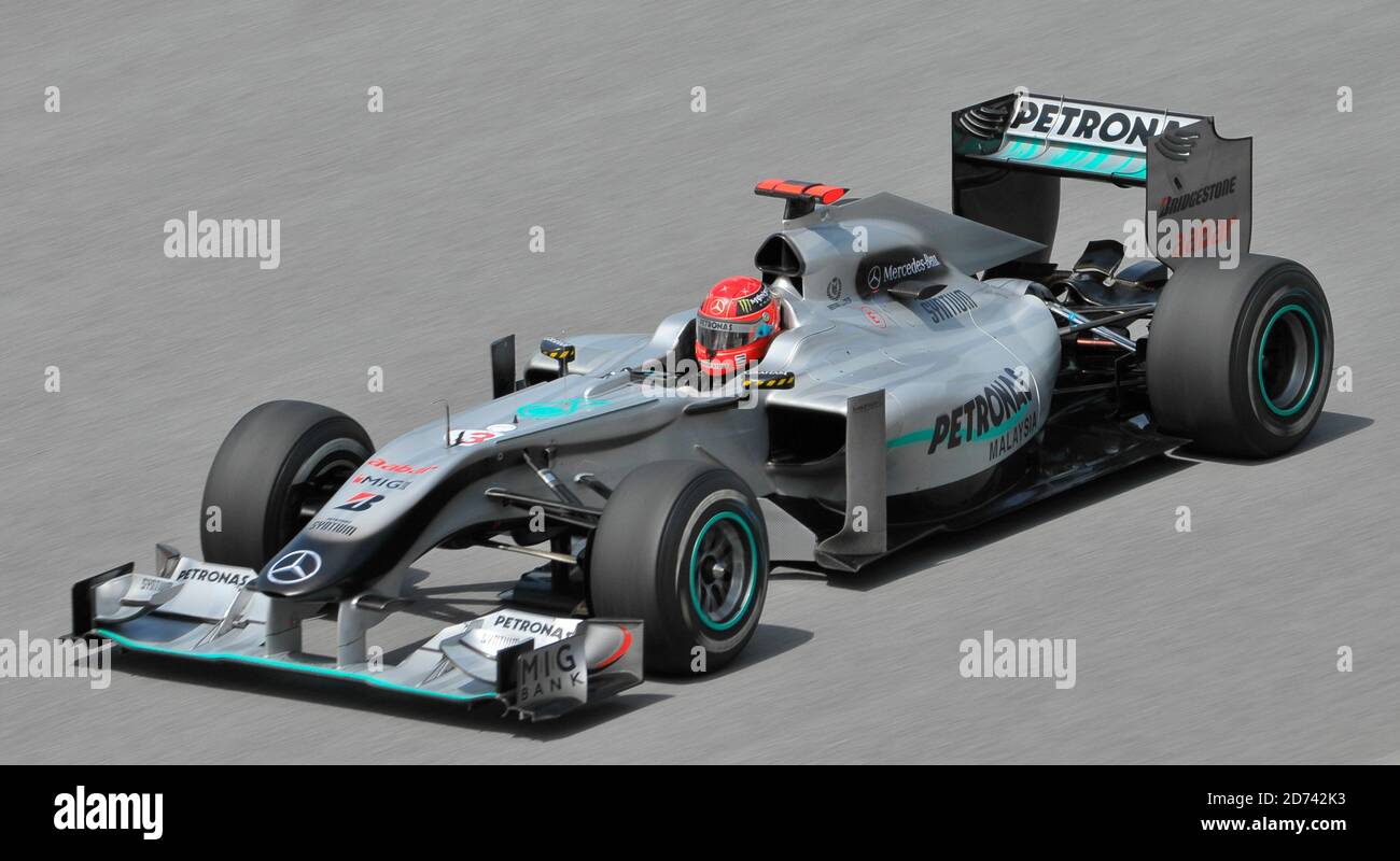 SEPANG, MALAYSIA - 2. APRIL : Mercedes Formel-1-Pilot Michael Schumacher aus Deutschland fährt beim ersten Training auf dem Sepang F1 Circu Stockfoto