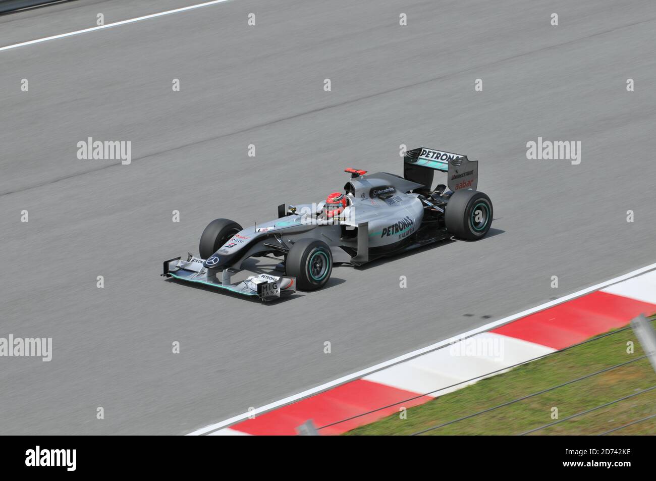 SEPANG, MALAYSIA - 2. APRIL : Mercedes Formel-1-Pilot Michael Schumacher aus Deutschland fährt beim ersten Training auf dem Sepang F1 Circu Stockfoto