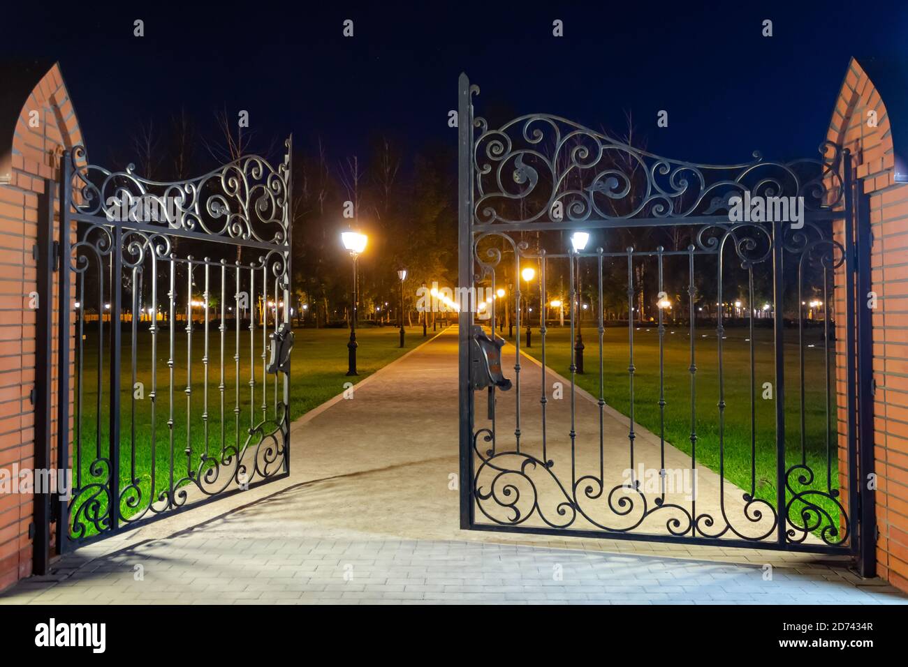 Die Tore sind im Park offen Stockfoto