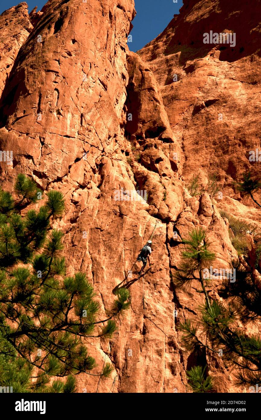 Klettern im Garden of the Gods Park in Colorado Springs, Colorado, USA Stockfoto