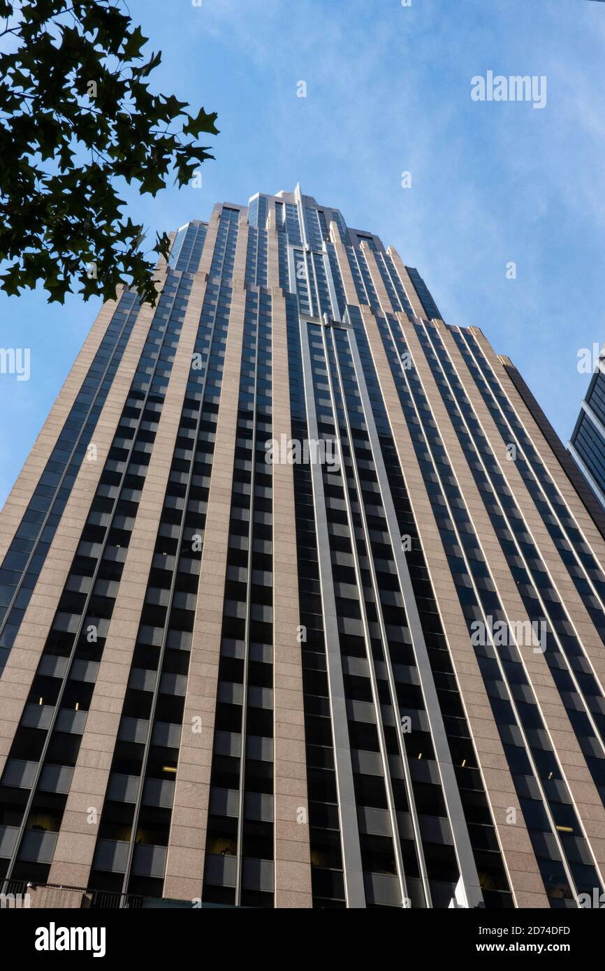 1177 Avenue of the Americas (Americas Tower) ist ein Bürohochhaus in Midtown Manhattan, New York City, USA Stockfoto