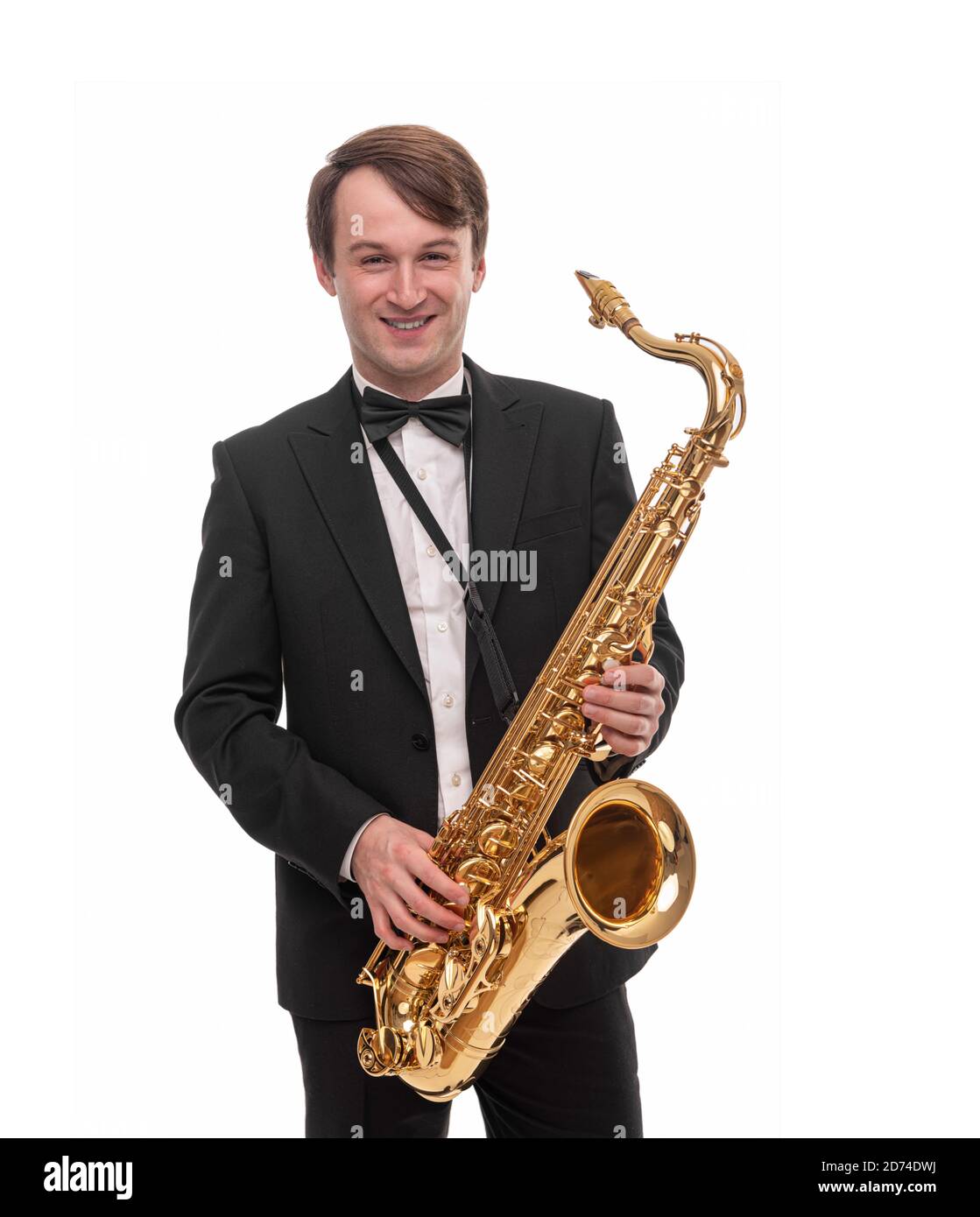 Saxophonist mit einem Saxophon in den Händen auf einem weißen. Stockfoto