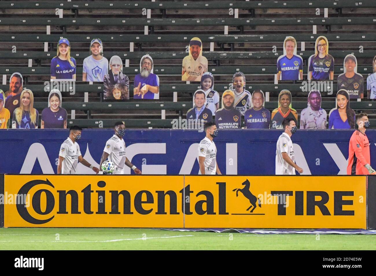 Carson, Usa. Oktober 2020. Kartonausschnitte von Fans werden im Dignity Health Sports Park während eines MLS Fußballspiels gesehen, Sonntag, 18. Oktober 2020, in Carson, Kalifornien. Die Los Angeles Galaxy besiegte Vancouver Whitecaps 1-0. (Foto von IOS/Espa-Images) Quelle: European Sports Photo Agency/Alamy Live News Stockfoto