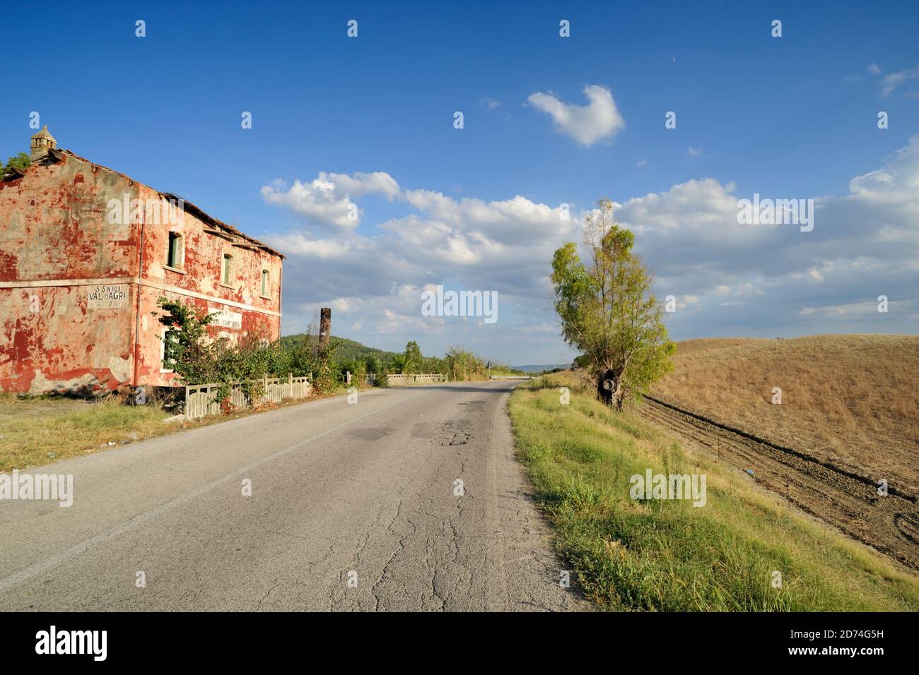 Italien, Basilicata, State Road 103, Casa Cantoniera, verlassenes Landhaus Stockfoto