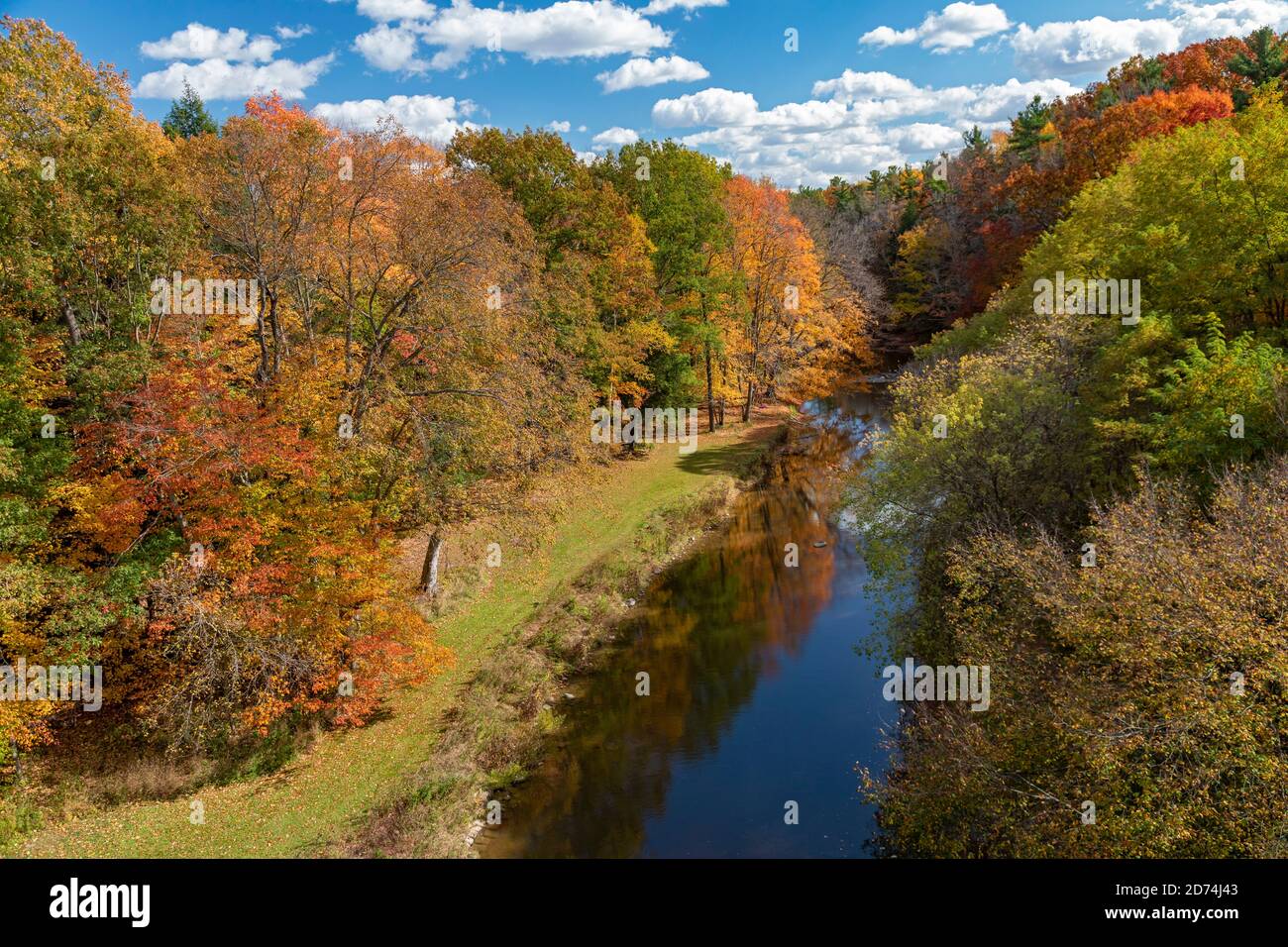 Avoca, Michigan - Herbstfarben entlang Mill Creek. Stockfoto