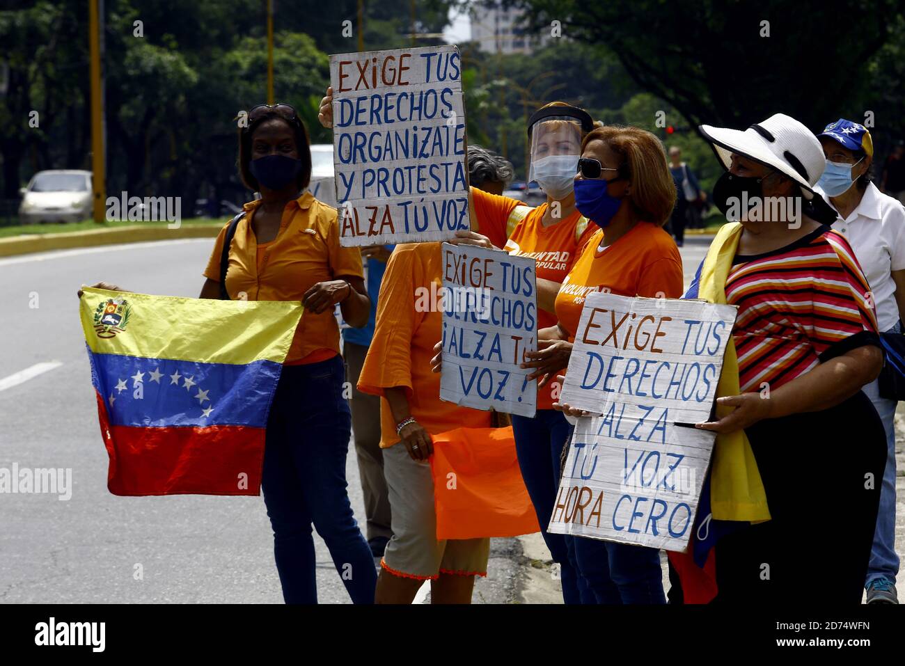 Valencia, Carabobo, Venezuela. Oktober 2020. 20. Oktober 2020.Eid der Mitglieder der politischen Organisationen, gegen die Regierung von Nicolas Maduro, für die Organisation der Volkskonsultation vorgeschlagen durch den Interims-Präsident Juan Guaido. In Valencia, Carabobo State. Foto: Juan Carlos Hernandez Kredit: Juan Carlos Hernandez/ZUMA Wire/Alamy Live News Stockfoto