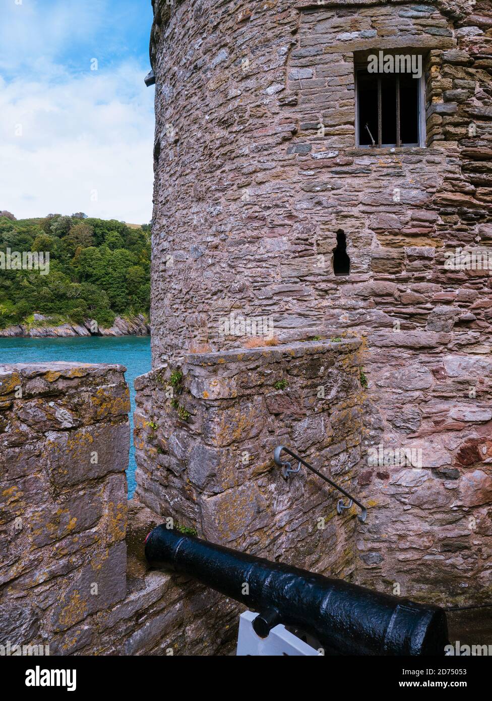 Cannon Blick über den Fluss Dart in Dartmouth, Devon, Großbritannien Stockfoto