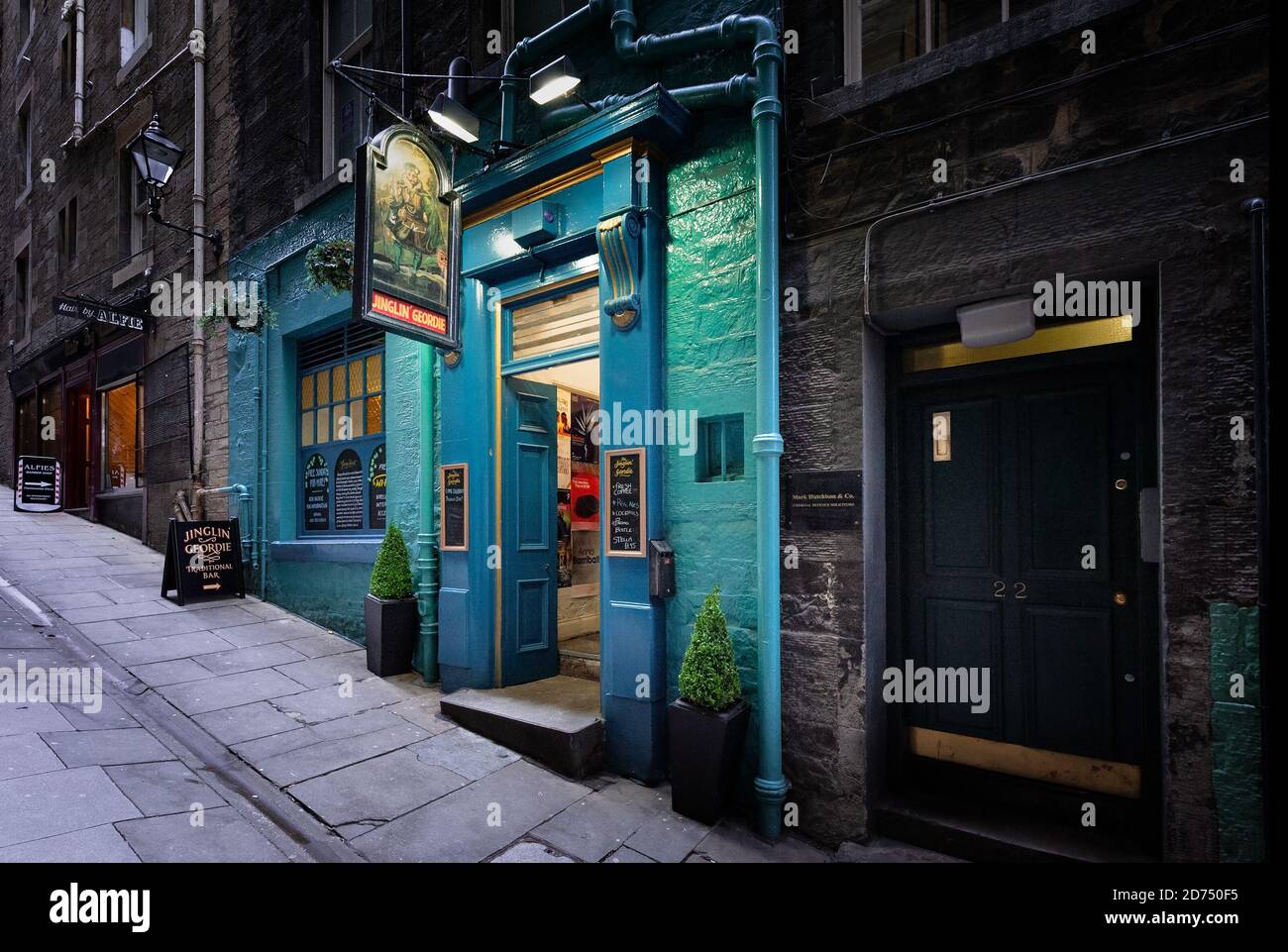 Das Jinglin' Geordie Pub. Eine beliebte Bar in Fleshmarket Close Edinburgh Stockfoto