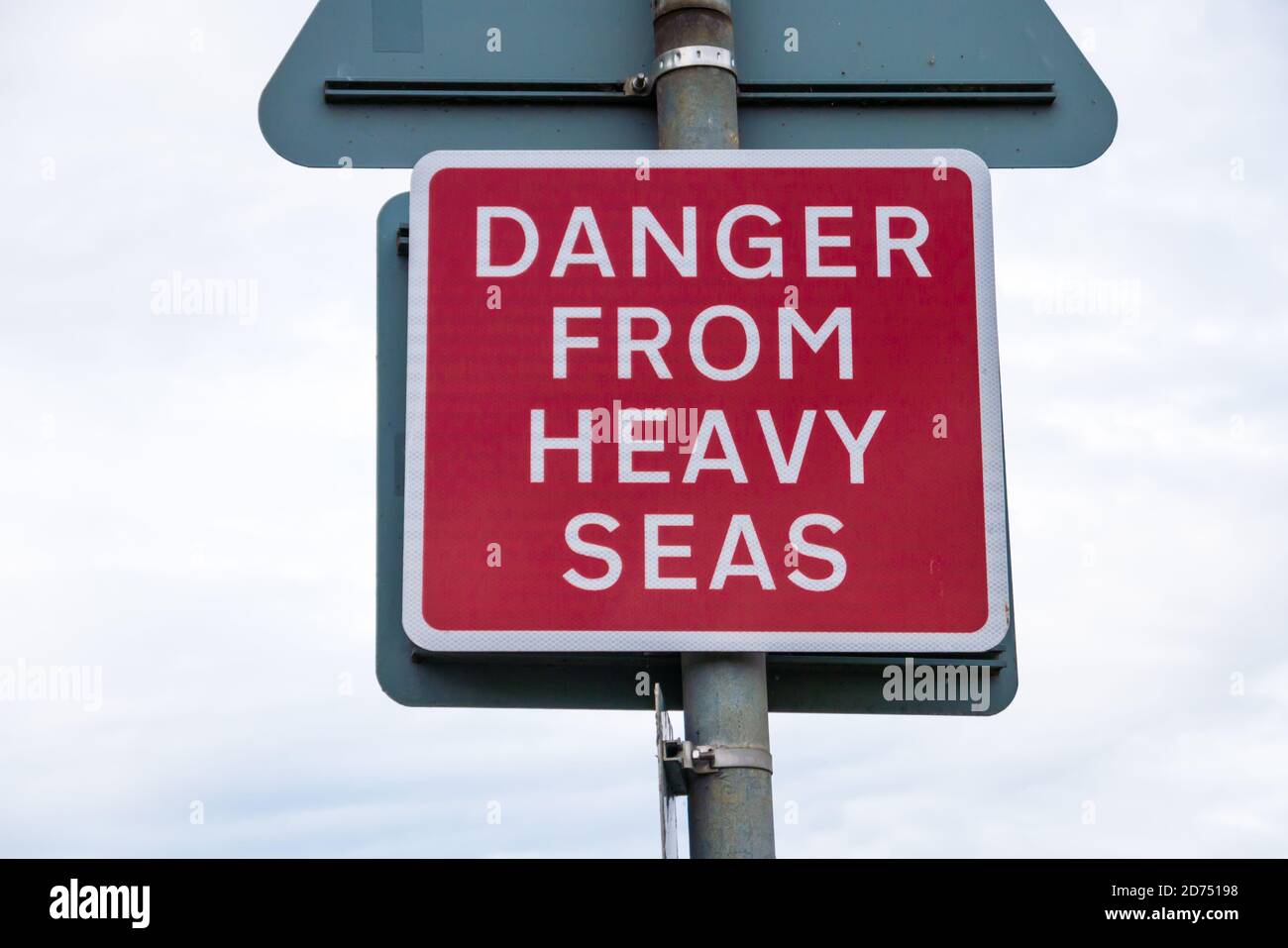 „Danger from Heavy Seas“ Warnschild für Großbritannien Stockfoto