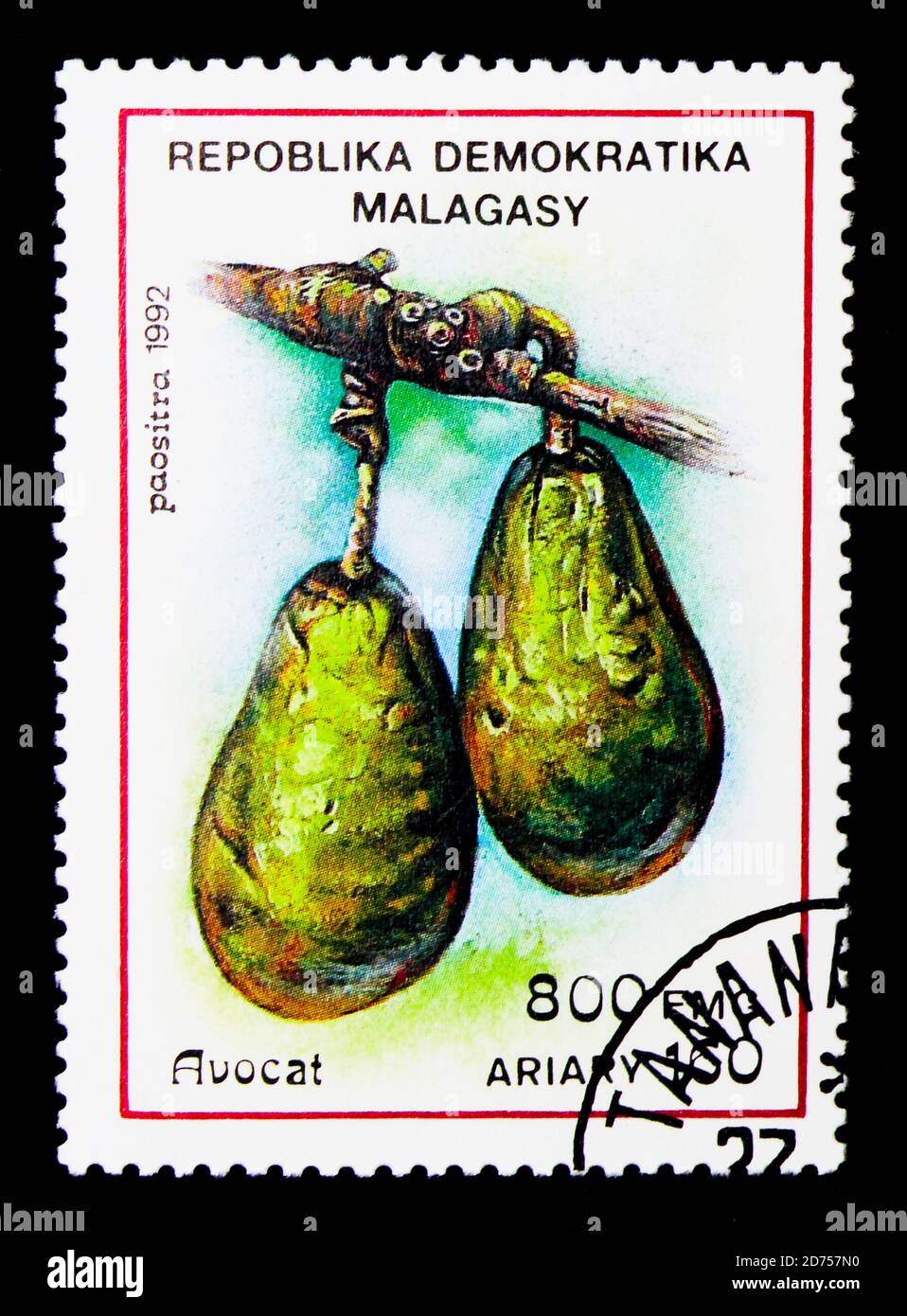 MOSKAU, RUSSLAND - 25. NOVEMBER 2017: Eine in Madagaskar gedruckte Briefmarke zeigt Avocados, Obstserie, um 1992 Stockfoto