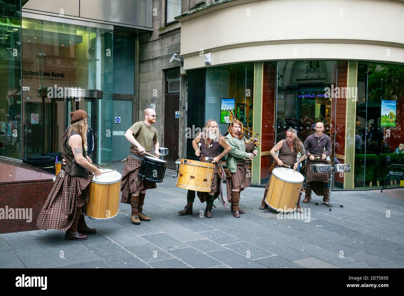 Clanadonia Band spielt auf der Buchanan Street, Glasgow 21. August 2010. Stockfoto