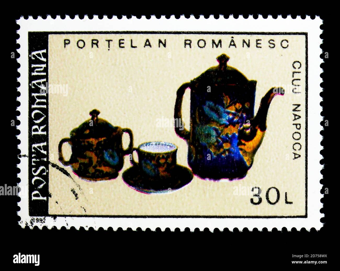 MOSKAU, RUSSLAND - 25. NOVEMBER 2017: Eine in Rumänien gedruckte Marke zeigt Porzellan - Tea Service, rumänische Porzellanserie, um 1992 Stockfoto