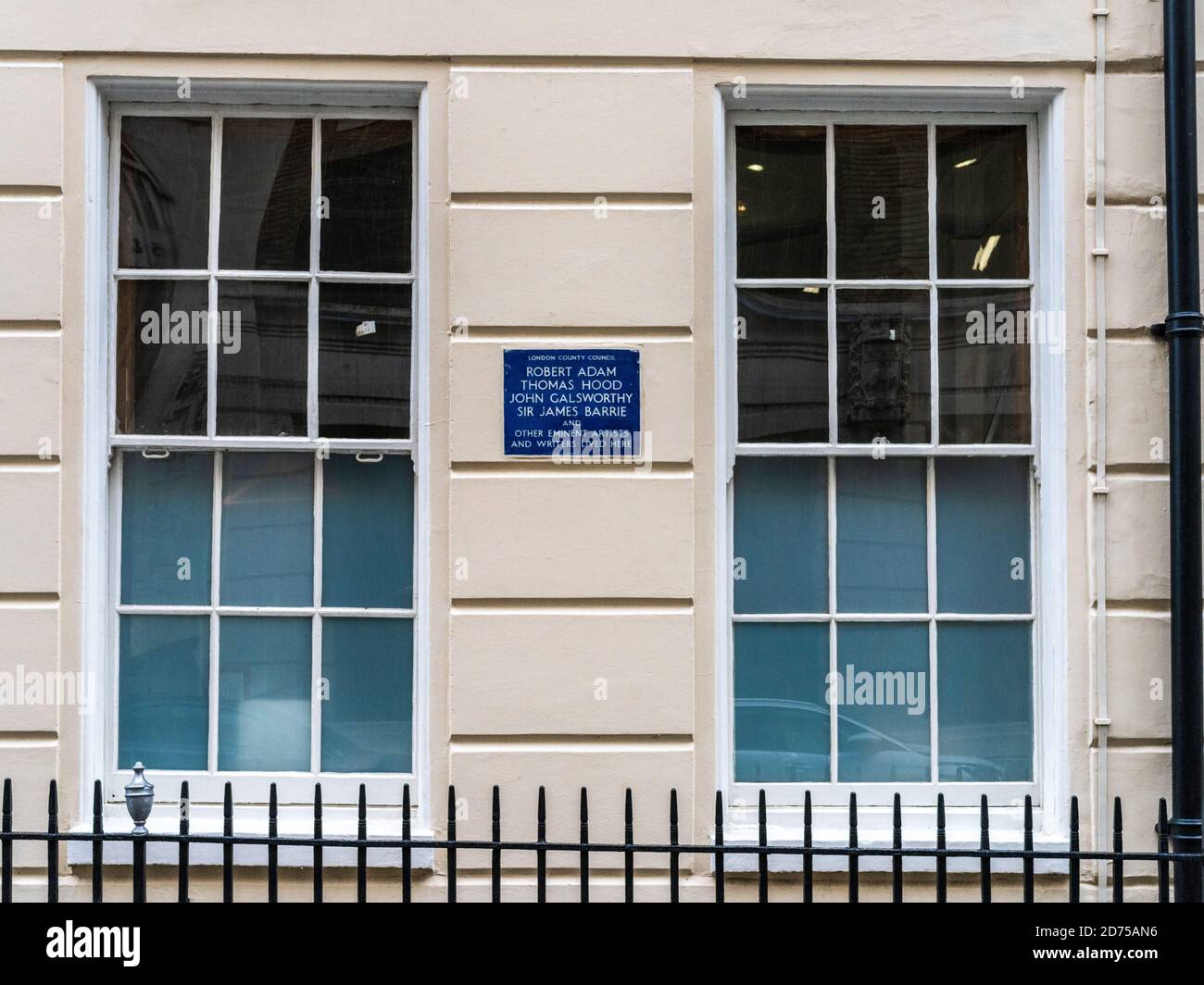 London County Council Blaue Plakette für Robert Adam, Thomas Hood, John Galsworthy & Sir James Barrie, lebte in der Robert Street 1-3, Charing Cross, London. Stockfoto