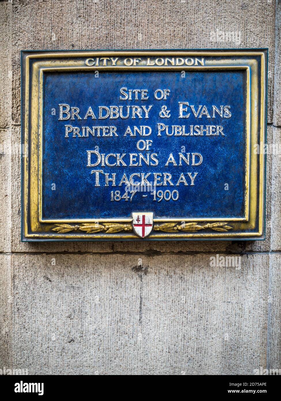 Bradbury & Evans Drucker und Herausgeber von Dickens and Thackeray - City of London Blaue Plakette markiert Standort von Bradbury & Evans 1847-1900 auf Fleet St.. Stockfoto