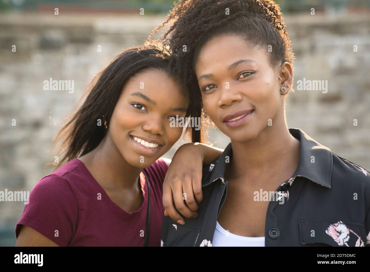 Lateinamerikanische Mutter mit ihrer Tochter zusammen Stockfoto